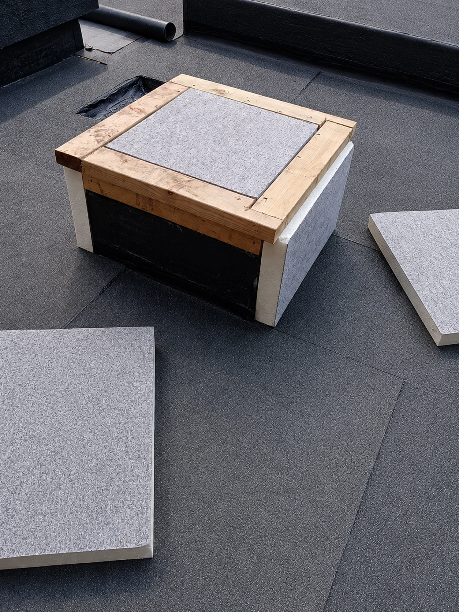 Felt roof insulation upstand detail